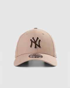 New Era 940 New York Yankees Almond Shell Cloth Strapback Camel/Walnut