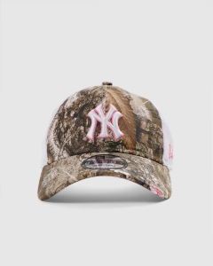 New Era 920 New York Yankees Realtree Distressed Trucker Realtree