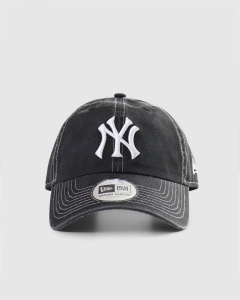 New Era Casual Classic New York Yankees Contrast Stitch Strapback Washed Black