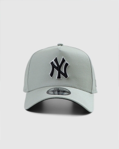 New Era 940AF New York Yankees Black Matcha Collection Snapback Everest Green/Black
