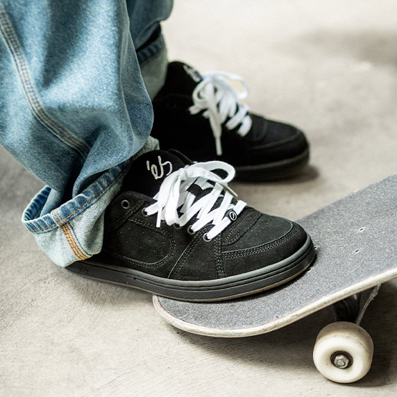 Es Footwear